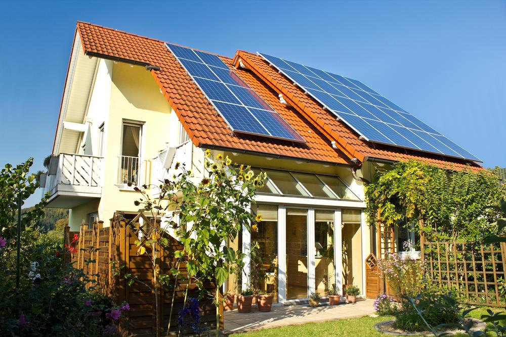 Sunt panourile solare o soluție eficientă pentru casa ta? 5 &icirc;ntrebări care te ajută să &icirc;ți dai seama