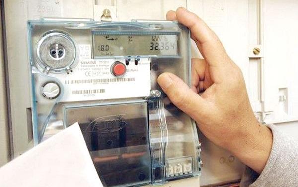 Facturile la curent electric ar putea fi istorie! Statul acordă rom&acirc;nilor c&acirc;te 20.000 de lei! Ce condiții trebuie să &icirc;ndeplinească!