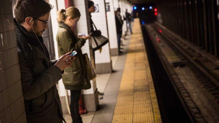 Șoc la metrou! Călătorii au fost stupefiați când au văzut ce se întâmplă! Ce a apărut (VIDEO)