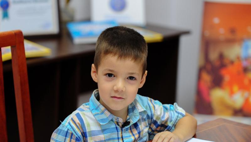 La doar 5 ani Radu a devenit cel mai tânăr bursier al Fundației Dan Voiculescu