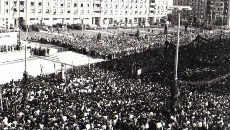 23 august 1989, ULTIMA DEFILARE! Cum a fost minţit Ceauşescu că-i gata Muzeul Comunismului. Împopoţonată cu prelate şi giulgiuri şi inspirată din casa de la Scorniceşti, Casa Radio a fost proiectată chiar de Tovarăş
