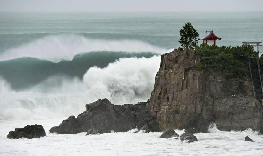 Se pregătește pentru a doua lovitură! Taifunul Cimaron se &icirc;ndreaptă către insula Hokkaido după ce a lovit vestul Japoniei!