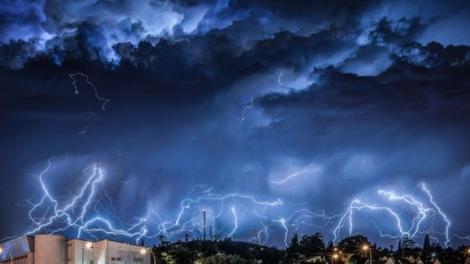 România, măturată de furtuni! Cum va fi vremea la toamnă