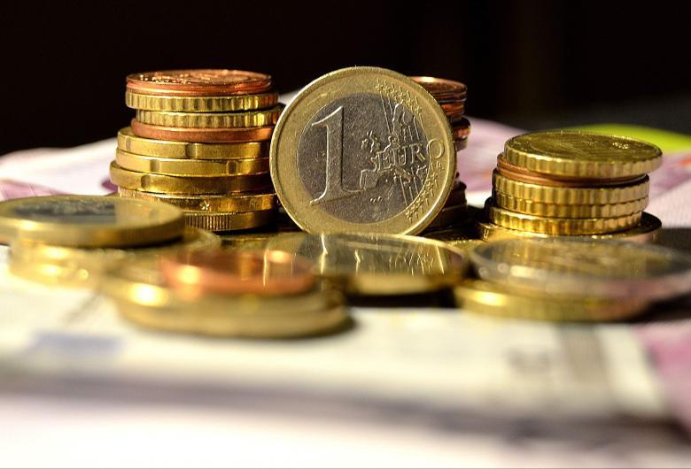 BNR Curs valutar 27 august. Leul scade iar! C&acirc;t costă azi un euro