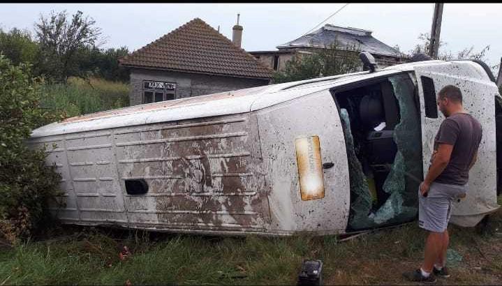 VIDEO: Accident CUMPLIT &icirc;n această dimineață! O femeie a MURIT, după ce microbuzul &icirc;n care se afla s-a RĂSTURNAT. Răniții primesc primul ajutor la fața locului!