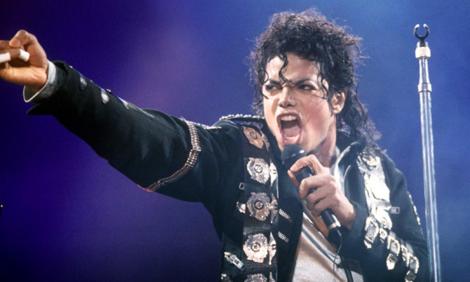 “The Man In The Mirror” ar fi împlinit 60 de ani! Michael Jackson - o viaţă excentrică, o obsesie pentru secrete, un REGE şi o moarte subită: “Nu şi-a dorit niciodată să se afle cum stă treaba cu MOON WALK-ul”