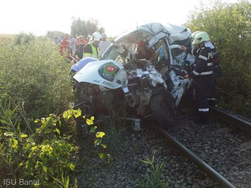 Nu a avut nicio sanşă! Un şofer a murit SPULBERAT de tren. Cauza producerii nenorocirii este una frecventă...