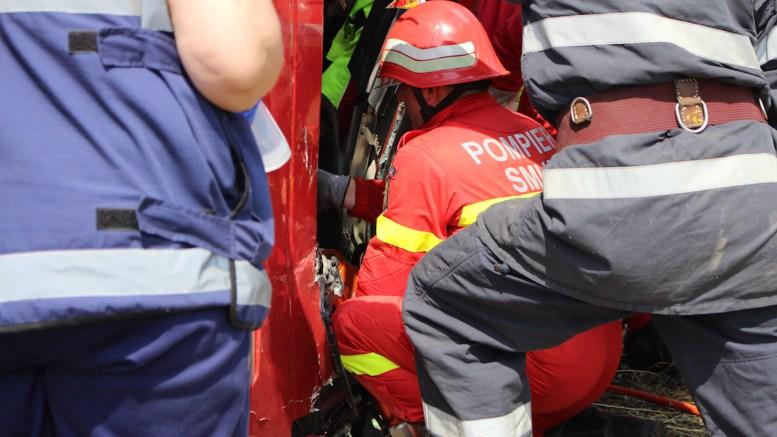 Accident GRAV &icirc;n Constanța, urmat de un incendiu! Un taxi a luat foc &icirc;n urma impactului cu un microbuz &icirc;n care erau se aflau pasageri