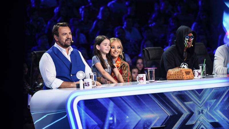 Delia, emoționată de o fetiță în culisele X Factor: ”Nu-mi place să provoc lacrimi copiilor, vreau să zâmbească atunci când mă văd”