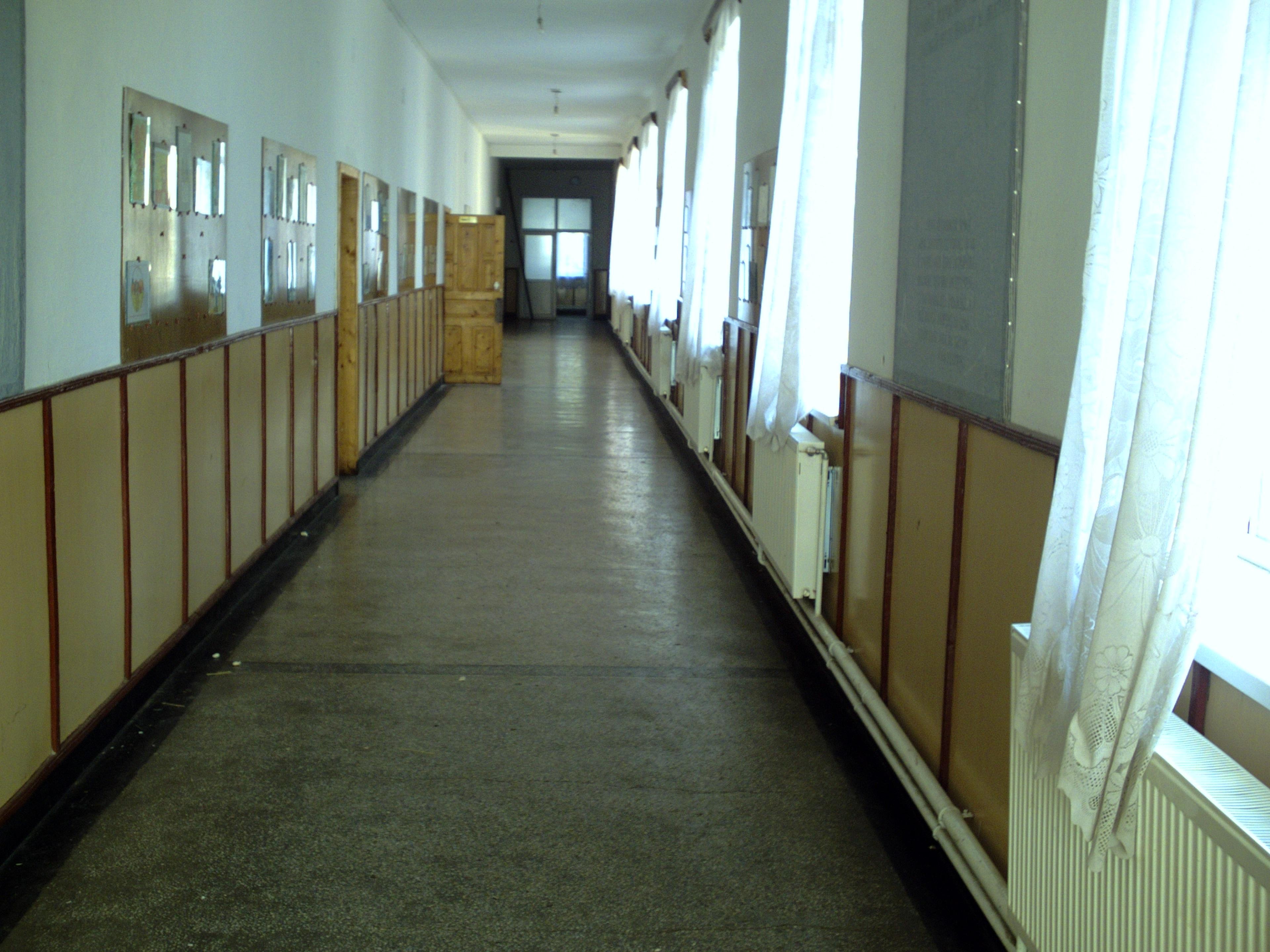 Lovitură pentru elevi. E oficial: ESTE INTERZIS să faci asta &icirc;n şcoală!