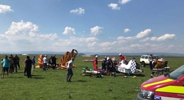 TRAGEDIE IN AER: Două avioane rom&acirc;nești s-au CIOCNIT &icirc;n zbor! Unul dintre piloți a murit pe loc VIDEO