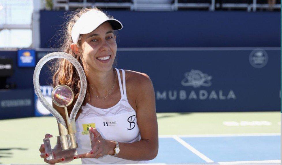 Povestea impresionantă a Mihaelei Buzărnescu, minunea tenisului mondial. De la locul 537 și g&acirc;ndul retragerii, la locul 20 și primul titlu WTA