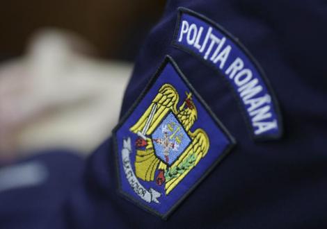 Urmărire cu focuri de armă în Vâlcea! Polițist agresat de bărbatul urmărit, transportat la spital