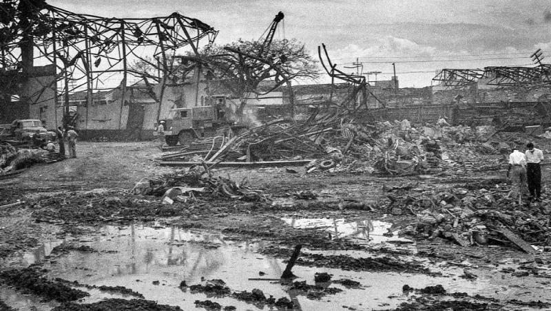 Ce lasă în urmă 42 de tone de dinamită: un crater de 50 de metri, un cutremur puternic şi mii de morţi. Cali, 7 august 1956: “Parcă era bomba de la Hiroshima. Corpuri mutilate, picioare, mâini, capete… Erau aruncate în toate direcţiile”