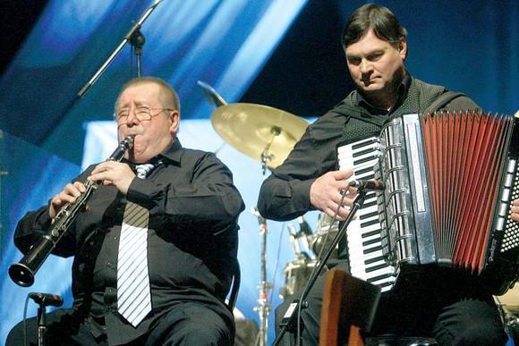 Singurul moment din viața lui Dumitru Farcaș c&acirc;nd n-a putut să urce pe scenă și să c&acirc;nte! Mărturisirile cutremurătoare făcute de artist atunci erau sf&acirc;șietoare: &rdquo;N-am dormit şi n-am m&acirc;ncat de trei zile!&rdquo;