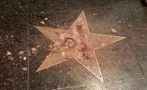 Fără precedent! RUȘINEA pe care o suferă președintele SUA. Steaua lui va fi SCOASĂ de pe Hollywood Walk of Fame
