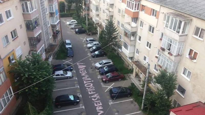 FOTO! Ce a putut să-i scrie iubitei, pe asflat, în fața blocului: S-a întâmplat la noi, în România