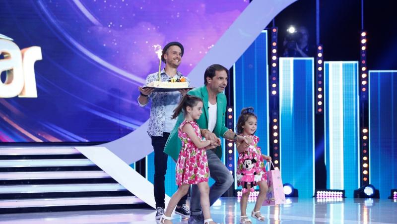 Sâmbătă, 11 august, de la ora 20.00, la Antena 1. Pepe, sărbătorit pe platourile de filmare, la „Next Star”. Maria și Rosa i-au făcut o surpriză tatălui lor, la aniversarea zilei de naștere