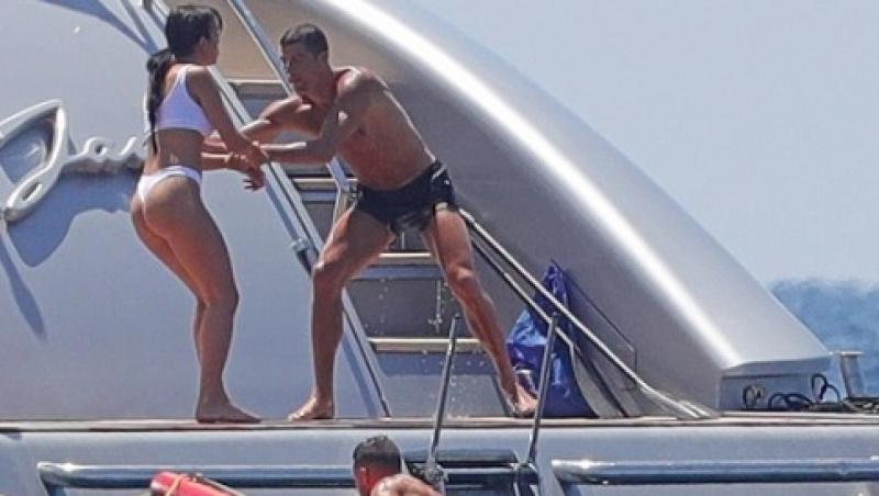 Cristiano Ronaldo a fost fotografiat aruncându-și iubita de pe un iaht - FOTO