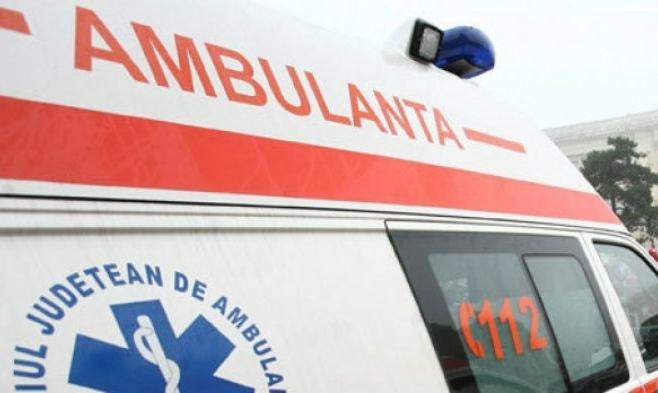 Trafic blocat &icirc;n totalitate pe DN14 după ce un biciclist a fost rănit grav de o ambulanţă. Bărbatul a decedat la spital ca urmare a leziunilor interne suferite