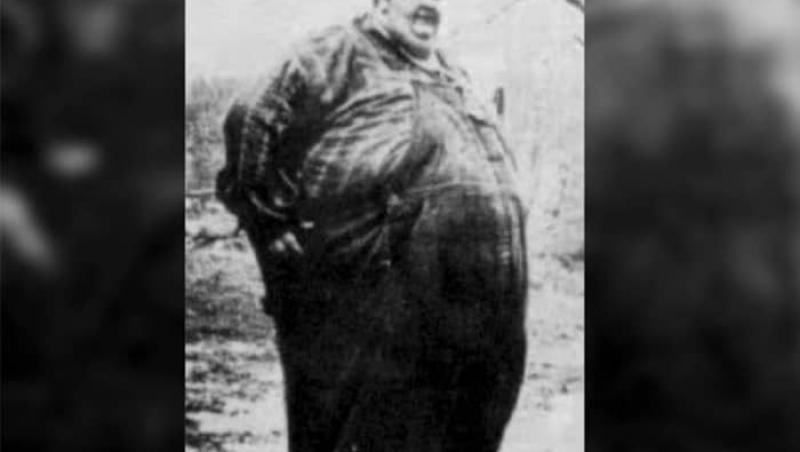 Cel mai gras om care a trăit vreodată pe Pământ! La 12 ani cântărea 133 de kilograme, cu 40 mai mult decât un elefant nou-născut! Cât a ajuns să aibă la maturitate
