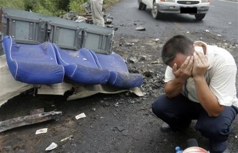 Cel puțin 19 morţi într-un accident rutier în care a fost implicat un autobuz. Scene de groază în Iran