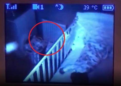Un tată a vrut să filmeze camera copilului, dar a trăit un adevărat șoc! Ce a apărut noaptea în aer (VIDEO)