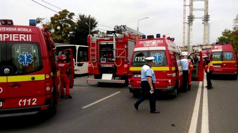 EXPLOZIE puternică la o ȘCOALĂ! Zeci de elevi și profesori au fost evacuați. Echipajele de urgență acordă primul ajutor răniților