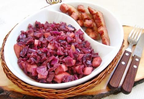 Cum faci cea mai gustoasă mâncare de varză roșie, preparată în stil nemțesc!