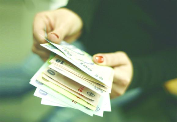 Guvernul pregătește o lovitură pentru rom&acirc;ni. Vom fi obligați să scoatem bani mai mulți din buzunar!