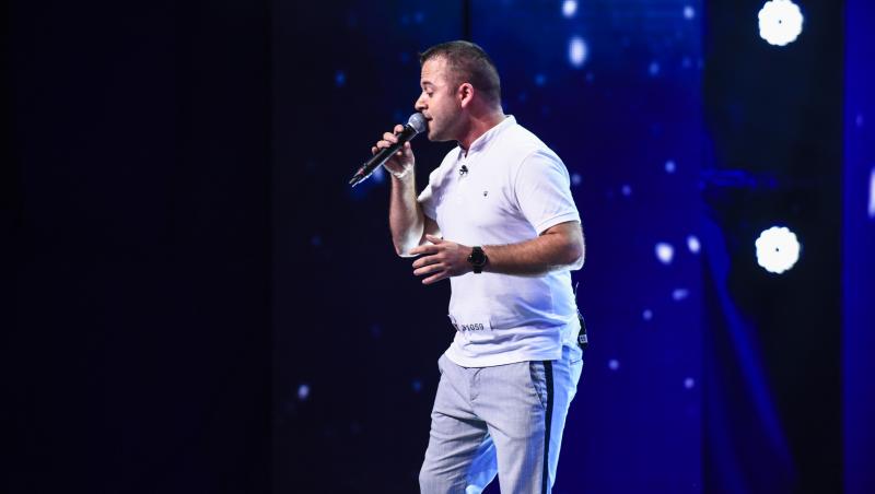 Ionuț a atins coarda sensibilă a juraților „X Factor”! Ștefan Bănică Jr. nu s-a mai putut abține și a luat-o pe Delia la un dans de senzație!