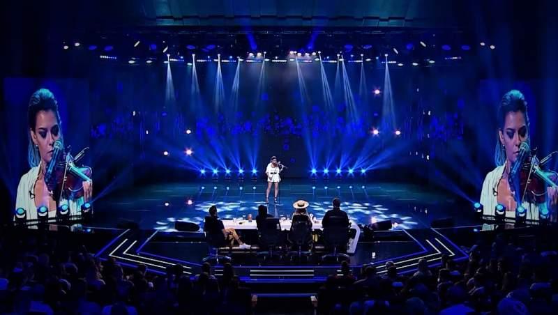 Moment de excepție pe scena „X Factor”! Raluca a cântat „Every breathe you take”  în amintirea tatălui său, sperând că, de undeva de Sus, acesta o va auzi!