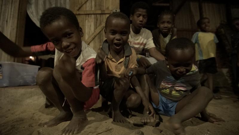 Paula Chirilă ia lecții de parenting de la triburile din Madagascar: ”Când o să ajung acasă, o să îi dau mai multă libertate Carlei”