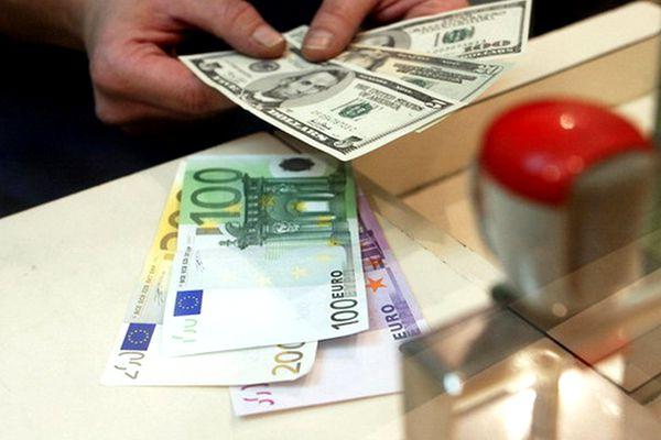 BNR Curs valutar 20 septembrie. C&acirc;t scade euro, c&acirc;t costă dolarul