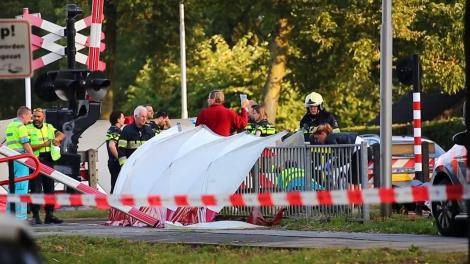 Coşmar în Olanda! Patru copilaşi au murit spulberaţi de un tren. Micuţii erau în drum spre şcoală ”Este o zi teribil de neagră. Nu am mai văzut aşa ceva”
