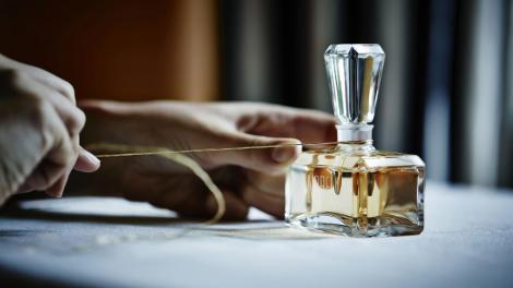 Top 7 cele mai potrivite parfumuri de toamnă pentru femei: Vezi ce arome să nu ratezi în 2018!