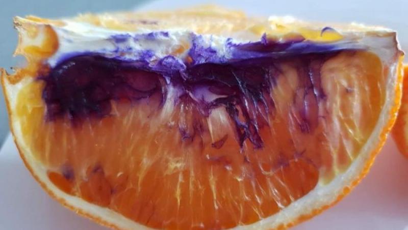 O femeie a tăiat o portocală și fructul a devenit violet! Cum poți face și tu experimentul