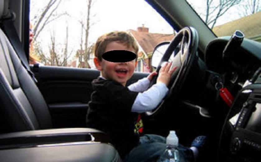 Haos total pe o stradă din Oradea! Ce s-a &icirc;nt&acirc;mplat după ce un copil de patru ani a fost lăsat nesupravegheat și s-a urcat la volanul unei mașini