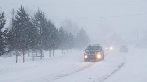 Iarnă în România, la sfârșitul lui septembrie! Zona din România unde continuă să ningă