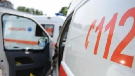 TRAGEDIE pe o șosea din România!  Două persoane decedate după ce o motocicletă s-a lovit de un autocar plin de turişti, între care și copii