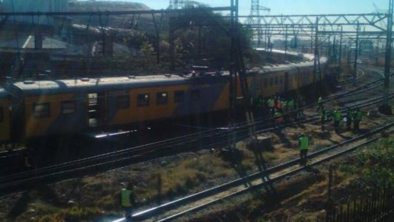 Accident CUMPLIT! Două trenuri s-au ciocnit și peste o SUTĂ de persoane au fost rănite!