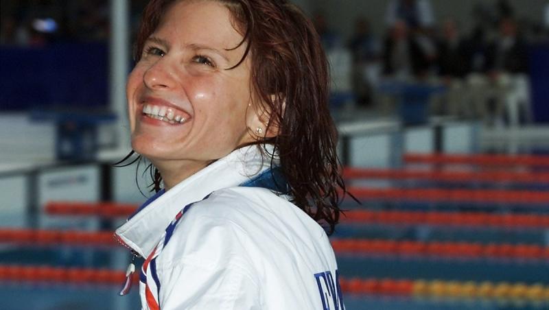 O campioană mondială la înot cu origini din România a devenit noul ministru al Sportului din Franța!