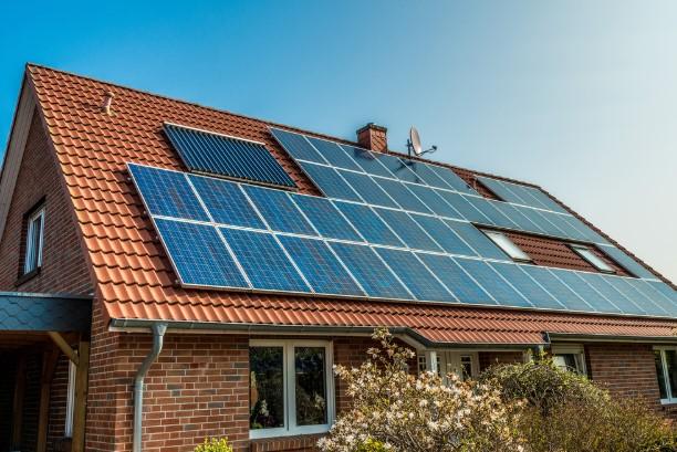 4 soluții practice ca să &icirc;ți construiești o casă ecologică și economică pe termen &icirc;ndelungat