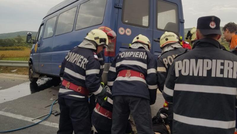 Scene de groază în Sibiu! A murit pe loc! Un motociclist s-a izbit violent de un microbuz cu pasageri