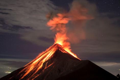 Vulcanul Fuego din Guatemala nu se calmează! 26 de explozii au avut loc în weekendul trecut!