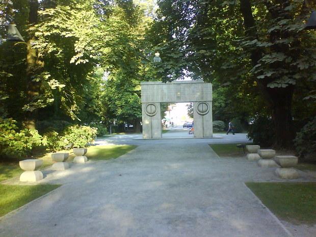 PRĂPĂD &icirc;n T&acirc;rgu-Jiu după o furtună de 15 minute! Operele lui Constantin Br&acirc;ncuși, &icirc;n pericol : &ldquo;Există riscul să se prăbușească și să producă pagube&rdquo;