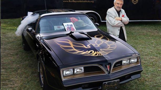 Ce s-a întâmplat cu mașina „Banditului”!?! Pontiac Firebird Trans Am 1977, mașina ce a devenit LEGENDĂ la Hollywood!