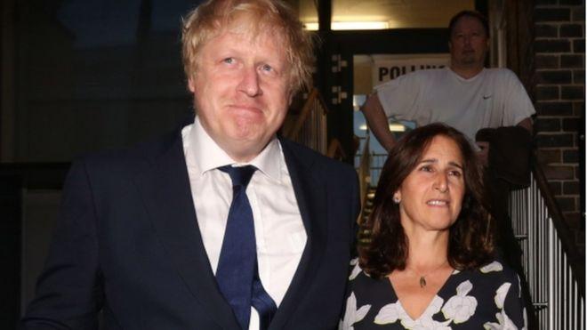 Scandal monstruos! Un om politic celebru DIVORȚEAZĂ după 25 de ani de căsnicie! Soția &icirc;l acuză că a &Icirc;NȘELAT-O