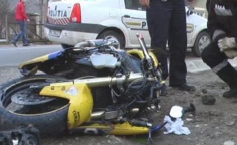  Accident TERIBIL! O tânără de 27 ani a MURIT, iar un băiat este în COMĂ, după ce motocicleta pe care se aflau a fost spulberată