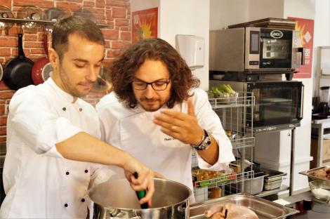 Experiență culinară cu chef Florin Dumitrescu, pentru câștigătorul concursului din aplicația "Chefi la cuțite”